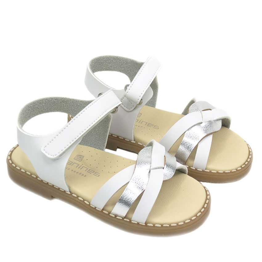 Sandalias para niñas en piel blanco y plata Andanines Zapatería | Calzado infantil Online | Pasitos